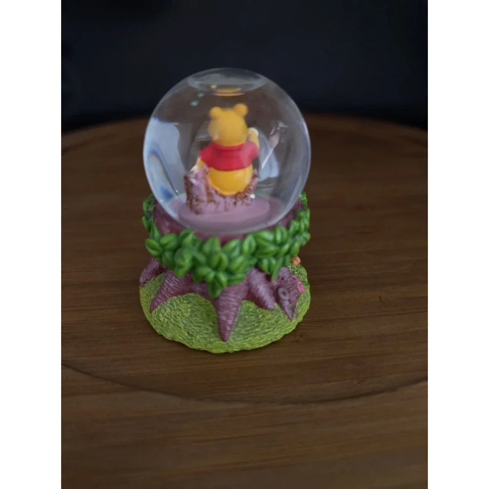 Vintage Disney Winnie The Pooh With Honey on Hands‎ Mini Snow Globe